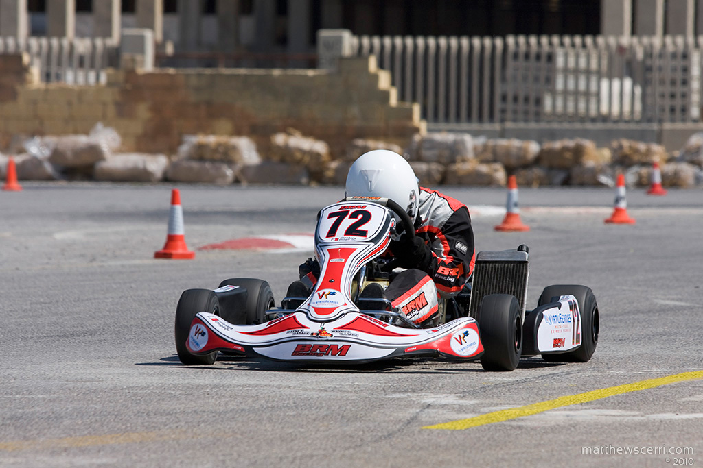 IMAGE: http://matthewscerri.com/Gallery/KartingKCM_11.04.10-Race2/images/_MG_2271.jpg
