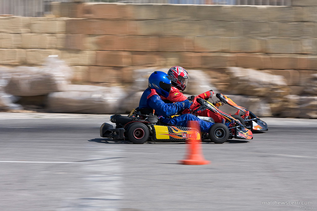IMAGE: http://matthewscerri.com/Gallery/KartingKCM_11.04.10-Race3/images/_MG_2568.jpg